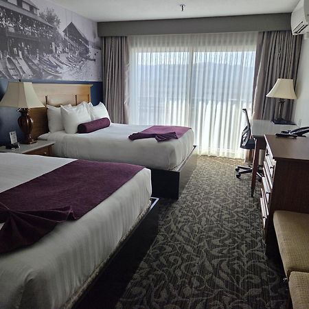 The Royal Anne Hotel Kelowna Exterior foto