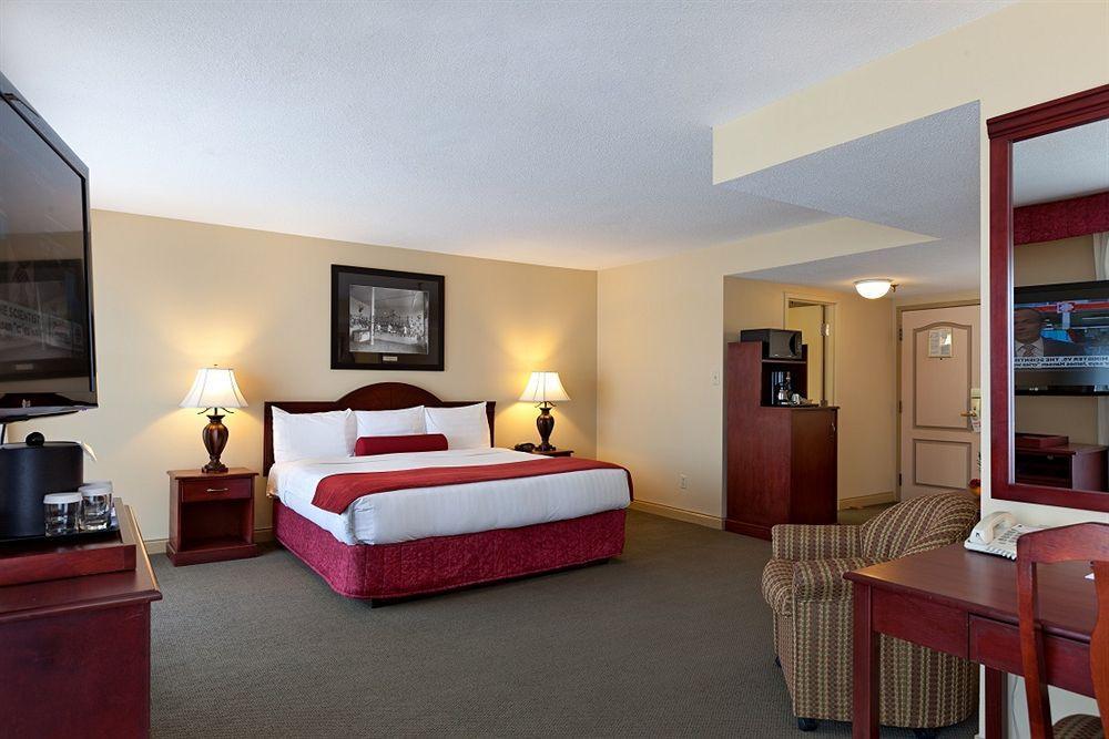 The Royal Anne Hotel Kelowna Exterior foto