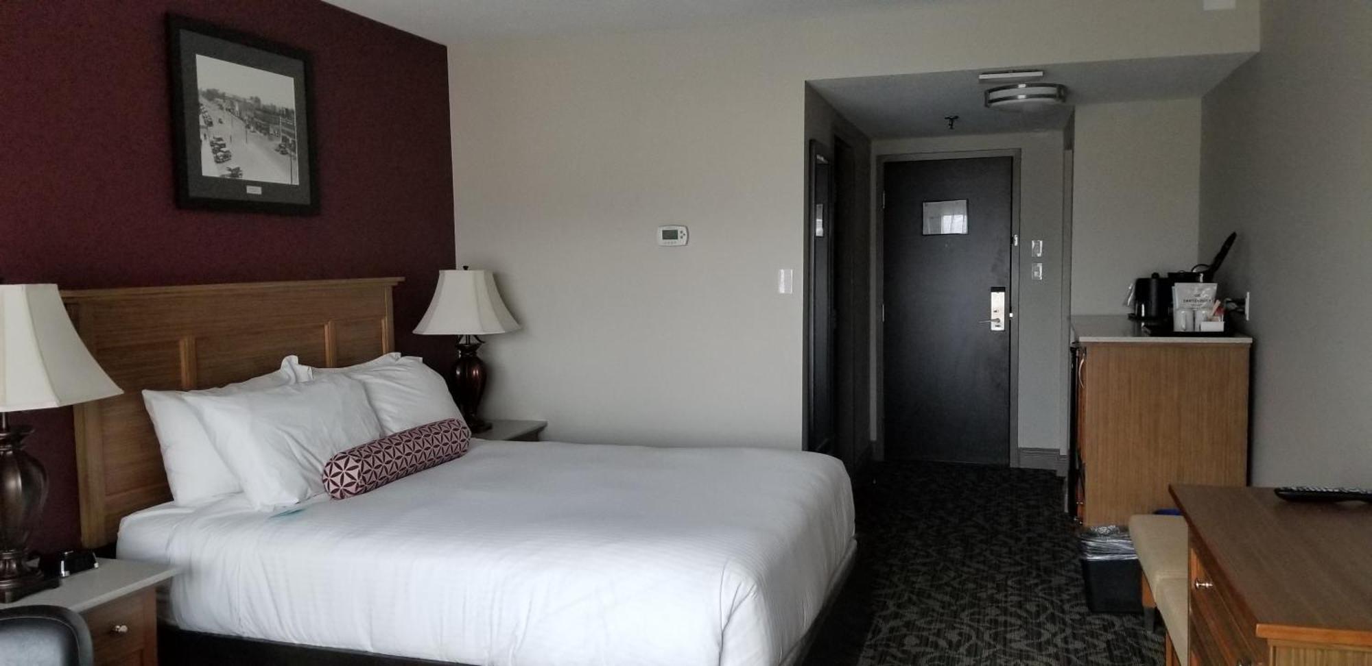 The Royal Anne Hotel Kelowna Exterior foto
