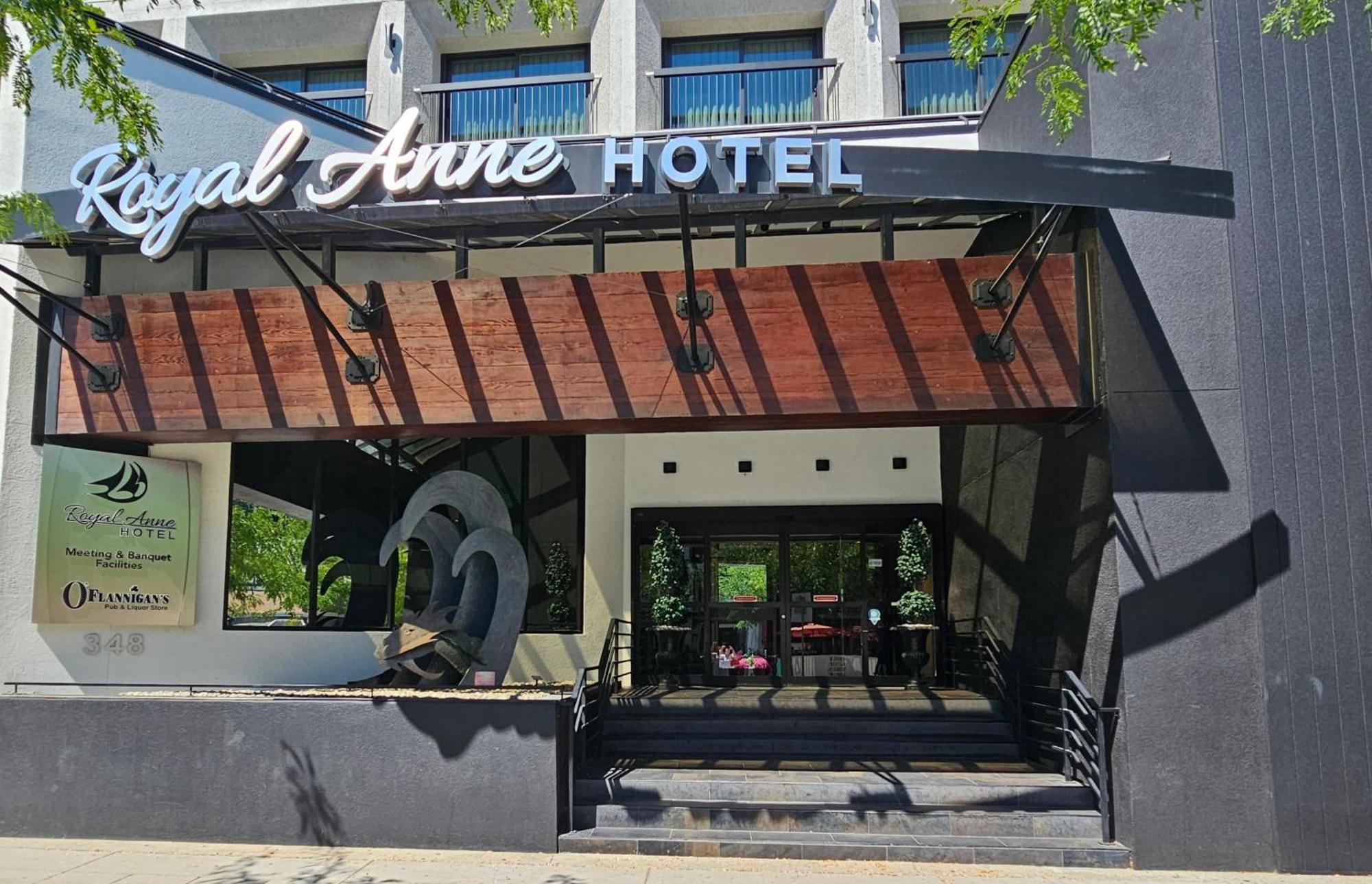 The Royal Anne Hotel Kelowna Exterior foto