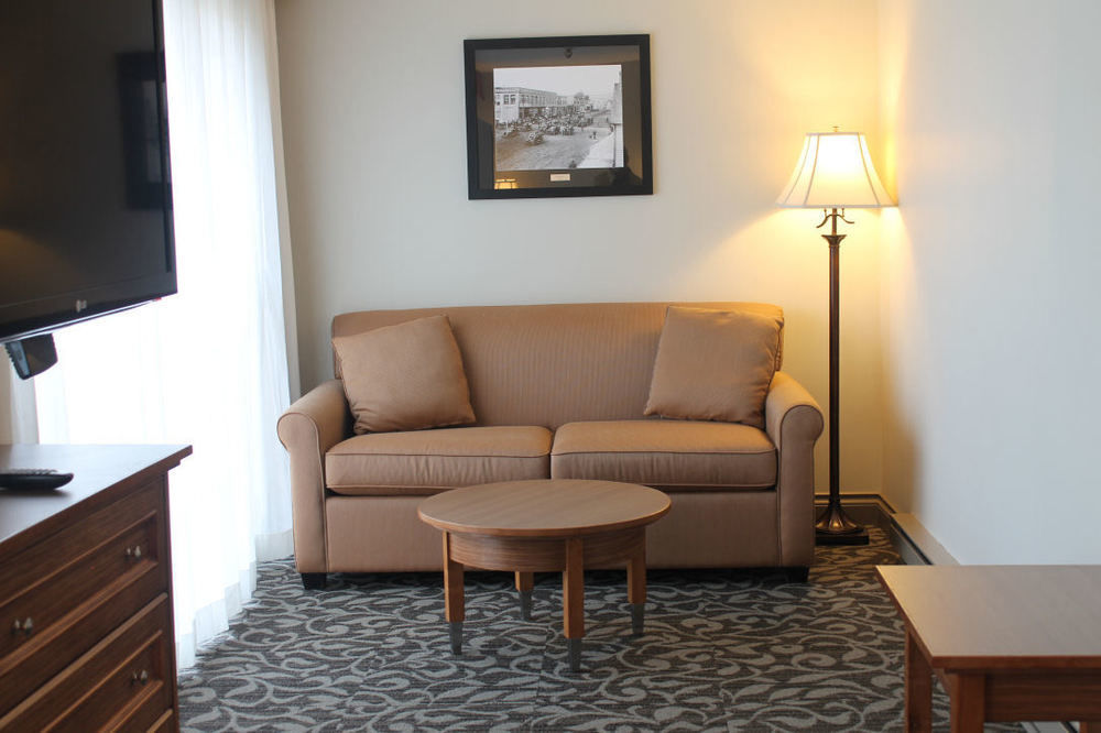 The Royal Anne Hotel Kelowna Exterior foto