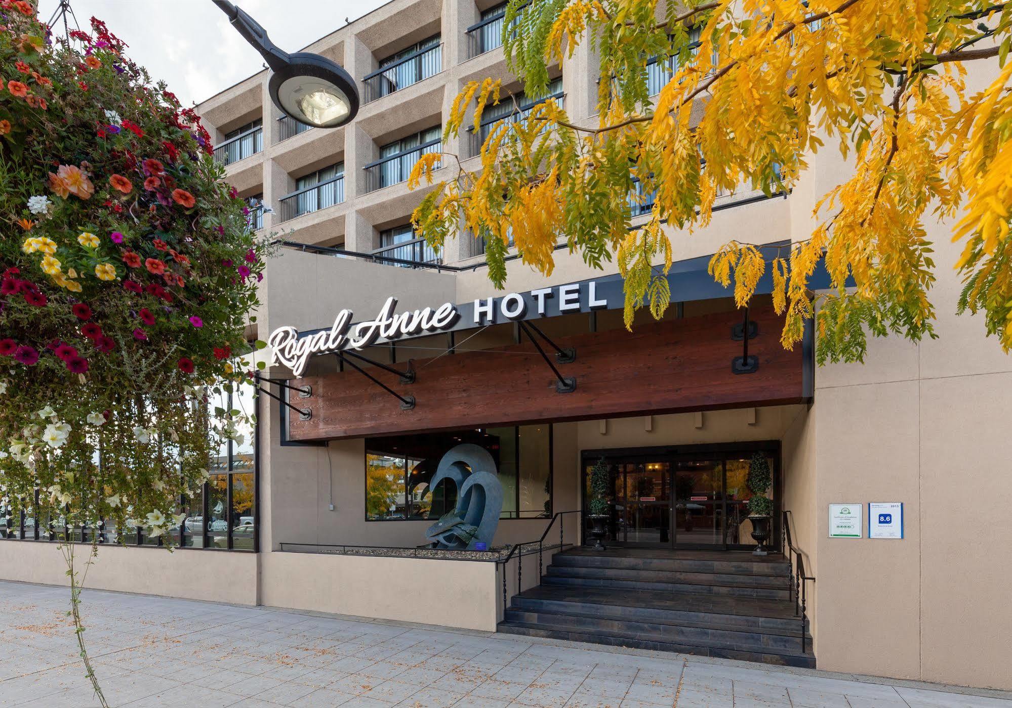 The Royal Anne Hotel Kelowna Exterior foto